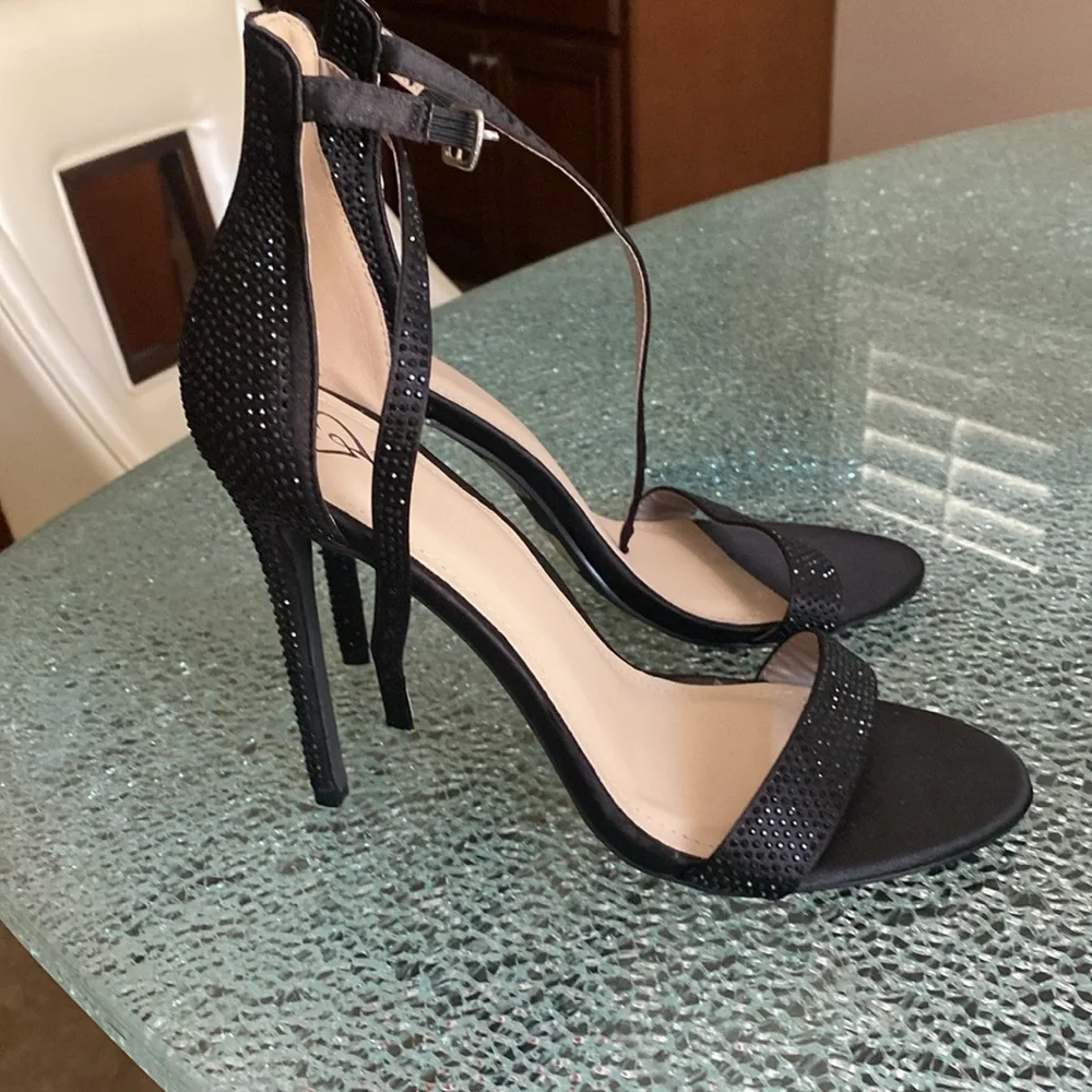 Shoes - Picture 4 of 4